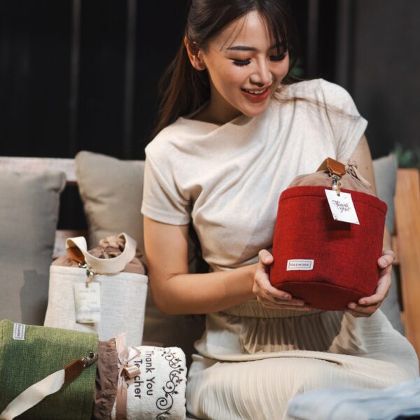 Bundling with Bucket Bag
